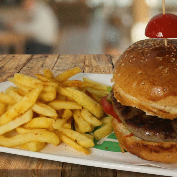 Hamburger Menü (Patates + İçecek)