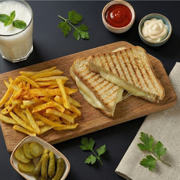 Kaşarlı Tost Menü (Patates + İçecek)